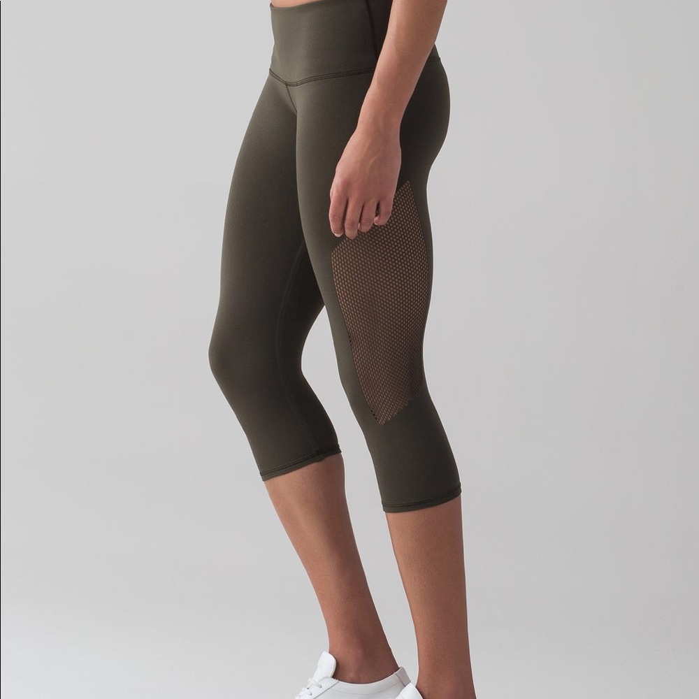 Lululemon reveal crops